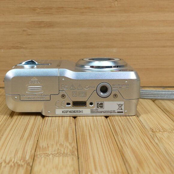 Kodak EasyShare C643 6.1MP 3X Optical Zoom Digital Camera (silver) - Picture 7 of 8